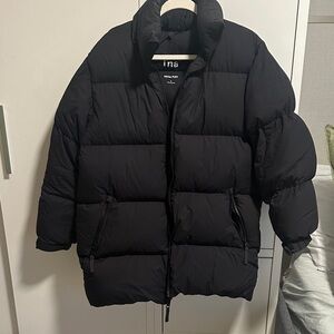 Aritzia Black Super Puff Mid